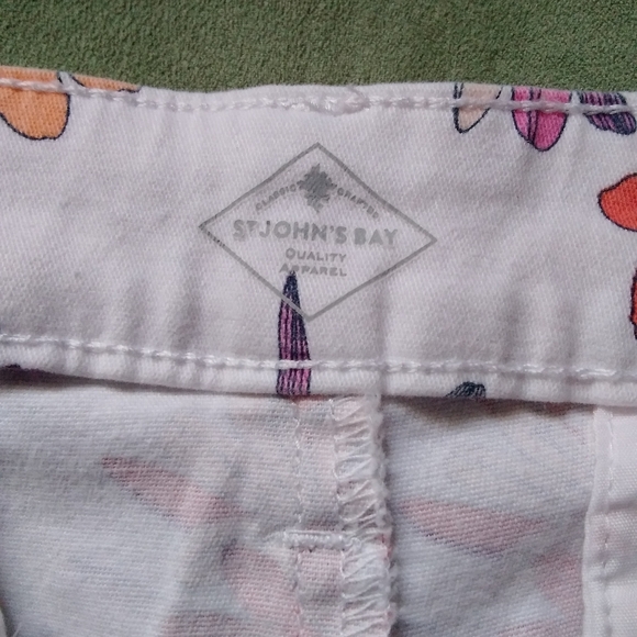 ST John's Bay shorts floral white red orange pink yellow flowers EUC Sz … - Picture 9 of 16